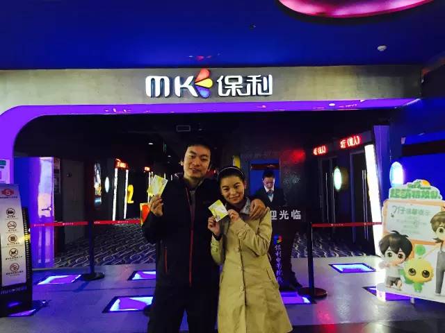 小情侶幸福的呢！