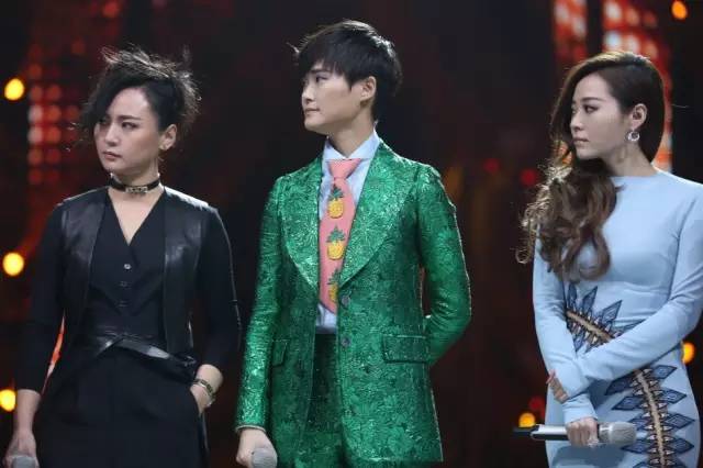 李宇春、周筆暢、張靚穎湖南臺(tái)跨年晚會(huì)同框