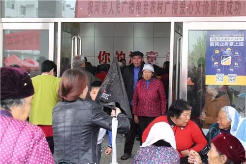 現(xiàn)場(chǎng)真是的人山人海，只能用太火爆三個(gè)字形容了！