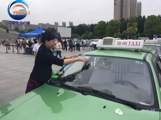 省文明辦專職副主任張曼如，對愛心助考活動的舉辦給予高度評價。