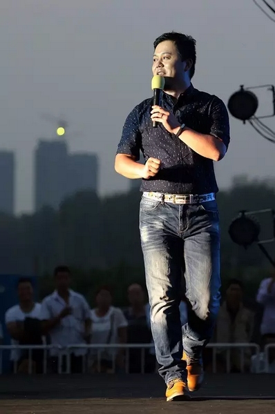 莫非此刻是在向前走還是向后移？