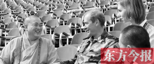 克里姆林宮警衛(wèi)司令謝爾蓋將軍會見釋永信，一同觀看排練