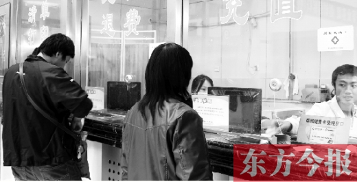 據(jù)統(tǒng)計(jì)，在鄭州市第一人民醫(yī)院，已有200余人次持健康卡就醫(yī)