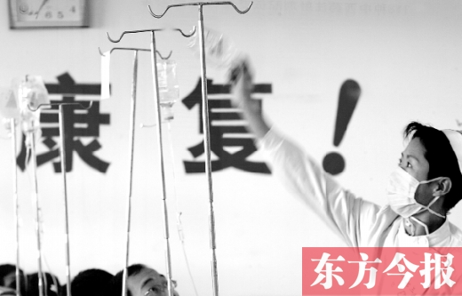 不少人嫌去醫(yī)院看病費(fèi)時費(fèi)錢，可是很多病癥并不是網(wǎng)上問問專家、自行買藥吃就能治療的