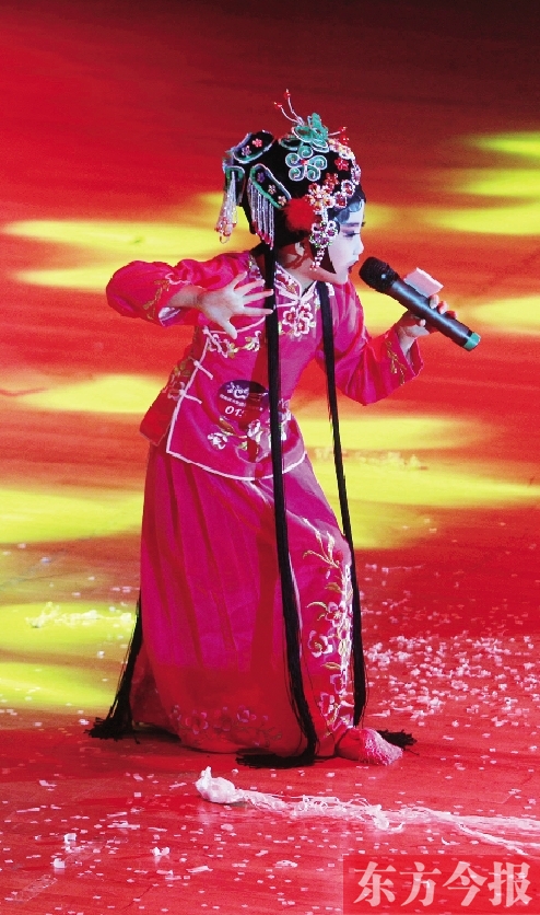 11月16日，《非常6+1》河南區(qū)總決賽現(xiàn)場，入圍選手們上演了一場精彩的比賽