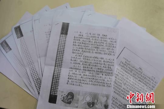圖為當(dāng)天公布的部分?jǐn)[攤體驗日記?！埱邸z