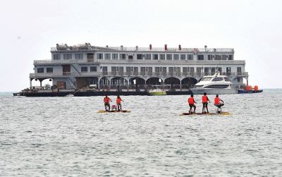 位于三亞市大東海附近海域的海上會所3月22日攝。新華社發(fā)