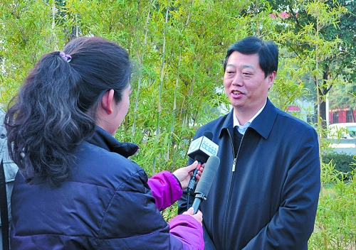 十八大代表、南陽市委書記李文慧談學習十八大精神體會