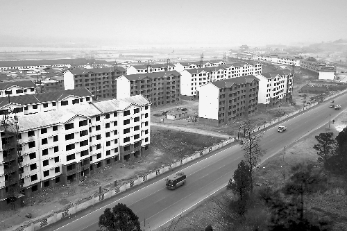 1月14日，宜陽(yáng)縣正在建設(shè)的靈山新型農(nóng)村社區(qū)已現(xiàn)雛形。