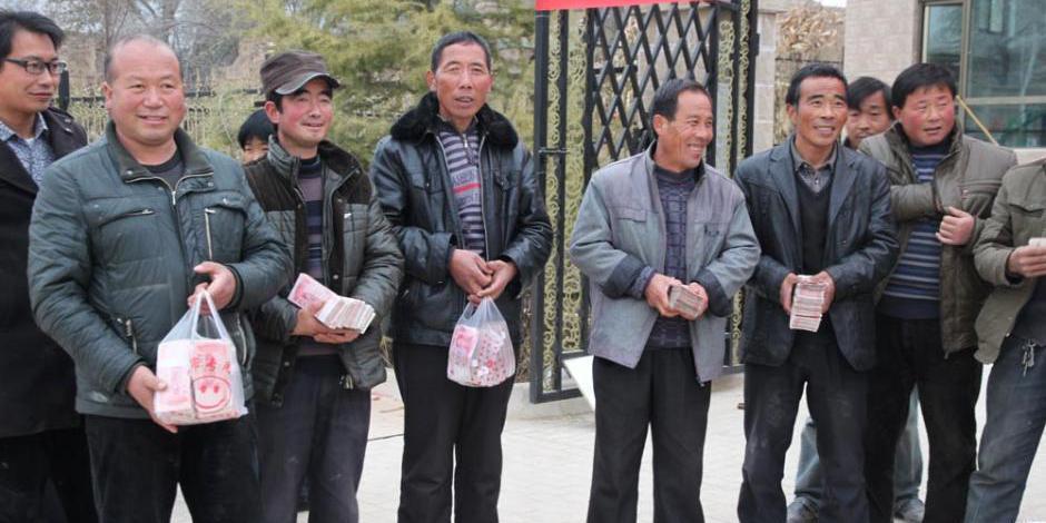 甘肅山村一支書發(fā)百萬分紅現(xiàn)金 甘肅山村一支書發(fā)百萬分紅現(xiàn)金