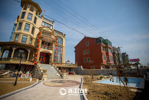 史上最壕農(nóng)居房:游泳池+觀光電梯 史上最壕農(nóng)居房:游泳池+觀光電梯