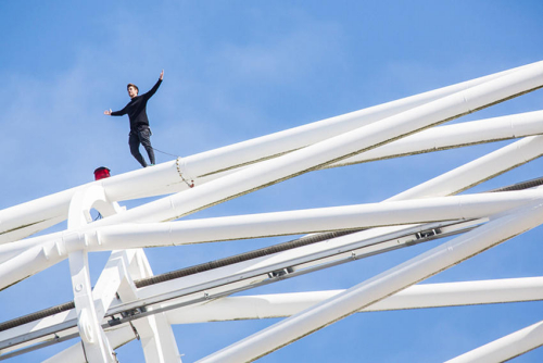 英國(guó)恐高癥小伙登頂134米溫布利球場(chǎng)