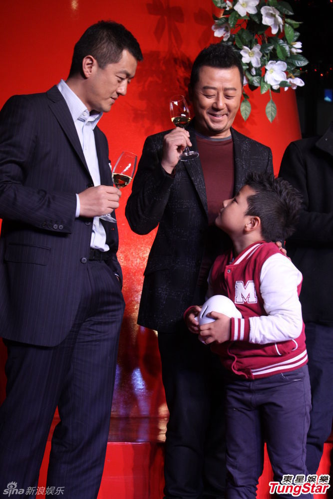 李亞鵬、郭濤父子相活動
