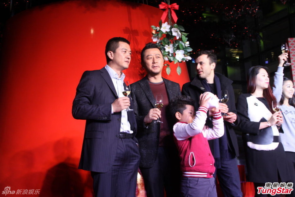 李亞鵬、郭濤父子相活動