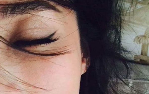 蔣勤勤吊帶美照。