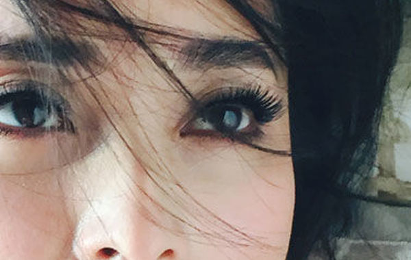 蔣勤勤吊帶美照。