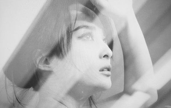 蔣勤勤吊帶美照。