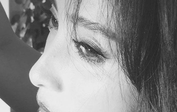 蔣勤勤吊帶美照。