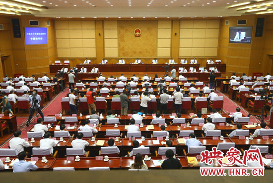 7月29日下午，河南省十二屆人大常委會(huì)第九次會(huì)議召開關(guān)于職業(yè)教育專題詢問會(huì)。