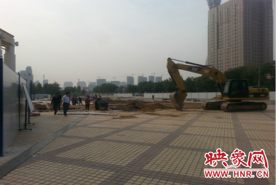 隴海路朝鳳路等三個(gè)站點(diǎn)已經(jīng)實(shí)施圍擋。