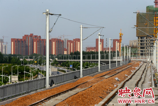 現(xiàn)代化的城際鐵路為日新月異的城市發(fā)展帶來了新的活力。