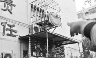 發(fā)生矛盾的一二樓鄰居，喇叭就安裝在二樓窗口。