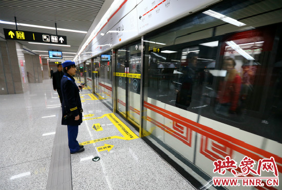 自11月29日起，鄭州地鐵將進一步縮短行車間隔。