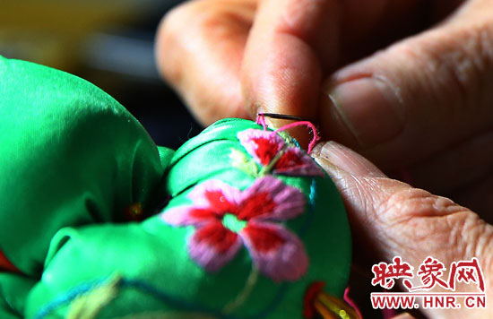 一針一線(xiàn)精心制作