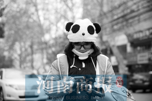 氣溫降了下來，不少人出行都裝備整齊