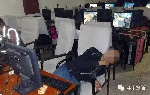 悲??！15歲男孩上網(wǎng)5小時后猝死，事發(fā)鄭州 | 這些原因可能導(dǎo)致上網(wǎng)猝死，戳...