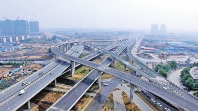 鄭州“最復(fù)雜立交”鄭新快速路全線(xiàn)通車(chē) 30多個(gè)出口可轉(zhuǎn)向