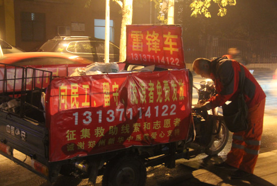 鄭州繁華的夜晚很美，但孫德坤卻無暇享受