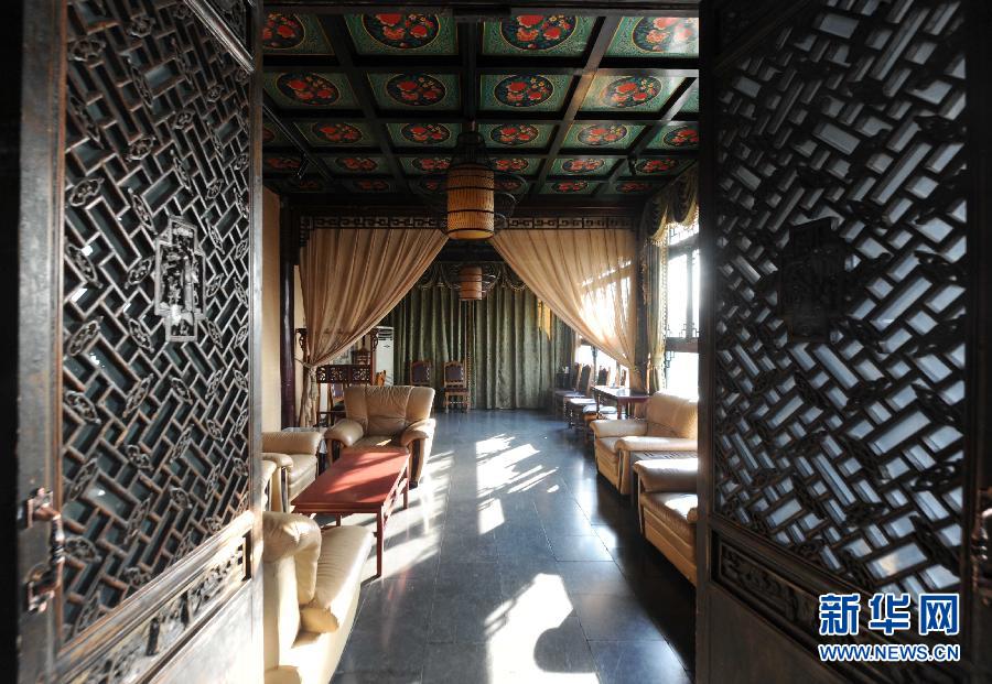 　“停業(yè)調(diào)整”的北海公園內(nèi)高檔餐廳上林苑內(nèi)部一角（1月15日攝）。