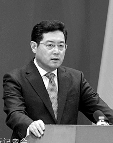 23日，秦剛在外交部例行記者會(huì)上。
