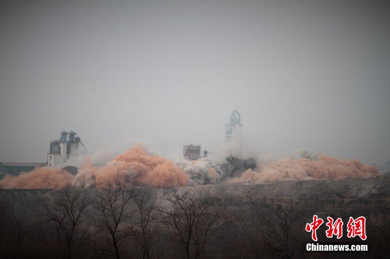 　2014年2月17日，石家莊市再次啟動壓減水泥過剩產能、治理大氣污染水泥企業(yè)集中爆破拆除行動。