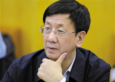 昨日，最高檢檢察長(zhǎng)曹建明在遼寧團(tuán)參加“兩高”報(bào)告分組審議。記者 陳杰 攝