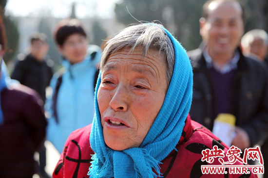 趙玉花老人講述焦裕祿的故事。