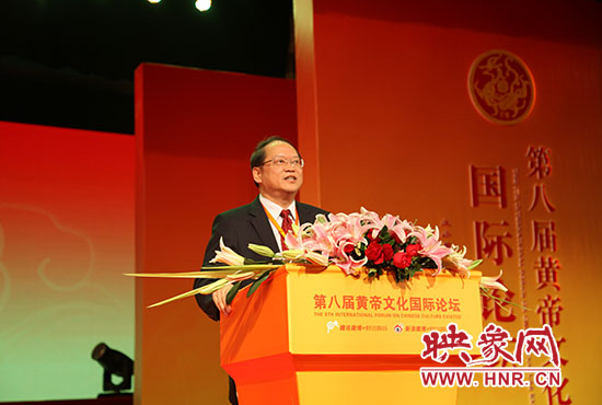 臺(tái)灣大學(xué)哲學(xué)系教授、美國(guó)耶魯大學(xué)哲學(xué)博士傅佩榮做演講