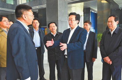 4月9日，省委書記、省人大常委會(huì)主任郭庚茂帶隊(duì)，在洛陽高新技術(shù)產(chǎn)業(yè)集聚區(qū)內(nèi)觀摩考察。