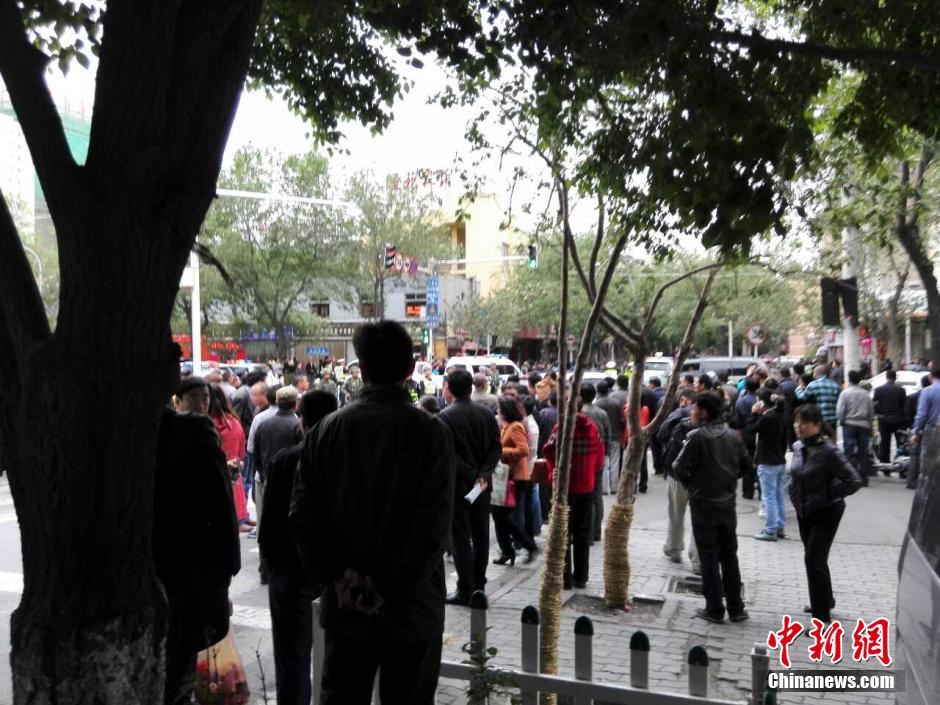 自治區(qū)和烏魯木齊市有關(guān)部門迅速處置，傷員已全部送往醫(yī)院救治。