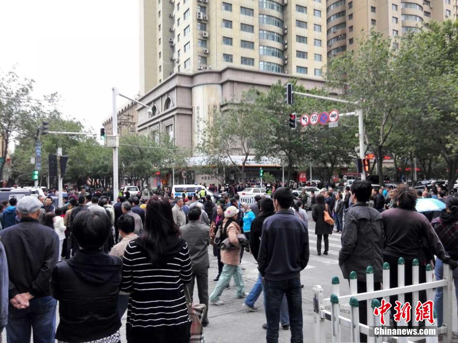 自治區(qū)和烏魯木齊市有關(guān)部門迅速處置，傷員已全部送往醫(yī)院救治。