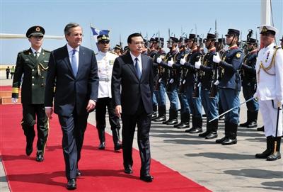 　6月19日，國務(wù)院總理李克強乘專機抵達雅典國際機場，開始對希臘進行正式訪問。