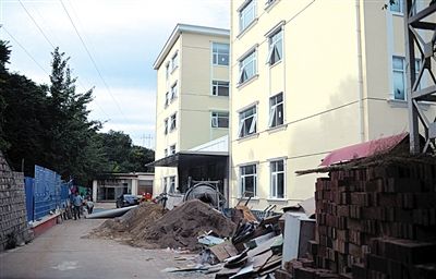 　該山莊目前正在建四星級(jí)賓館。新京報(bào)記者 吳江 攝