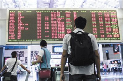 26日，杭州蕭山機(jī)場(chǎng)，航班大面積延誤。圖/CFP