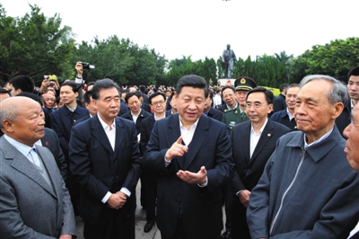 2012年12月11日，習(xí)近平任總書記后，首次出京考察選擇廣東，在深圳蓮花山向鄧小平像敬獻(xiàn)花籃，強(qiáng)調(diào)