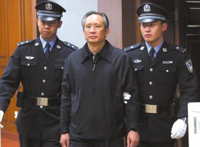 昨天，被告人張曙光在法庭上聽取宣判。新華社發(fā)