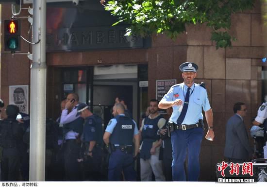 發(fā)生人質(zhì)劫持的咖啡屋位于馬丁廣場，是悉尼市最為繁忙的中央商業(yè)區(qū)。