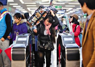 “網(wǎng)絡(luò)黃?！迸浒僬讓拵屍?0.1秒發(fā)現(xiàn)退票