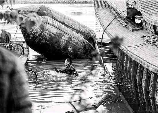溫州商人集資300萬建豪華龍舟 3年沉3次 溫州商人集資300萬建豪華龍舟 3年沉3次