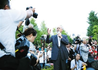 23日，91歲的日本前首相村山富市在東京街頭演講，反對日本政府強(qiáng)行推進(jìn)安保法案。